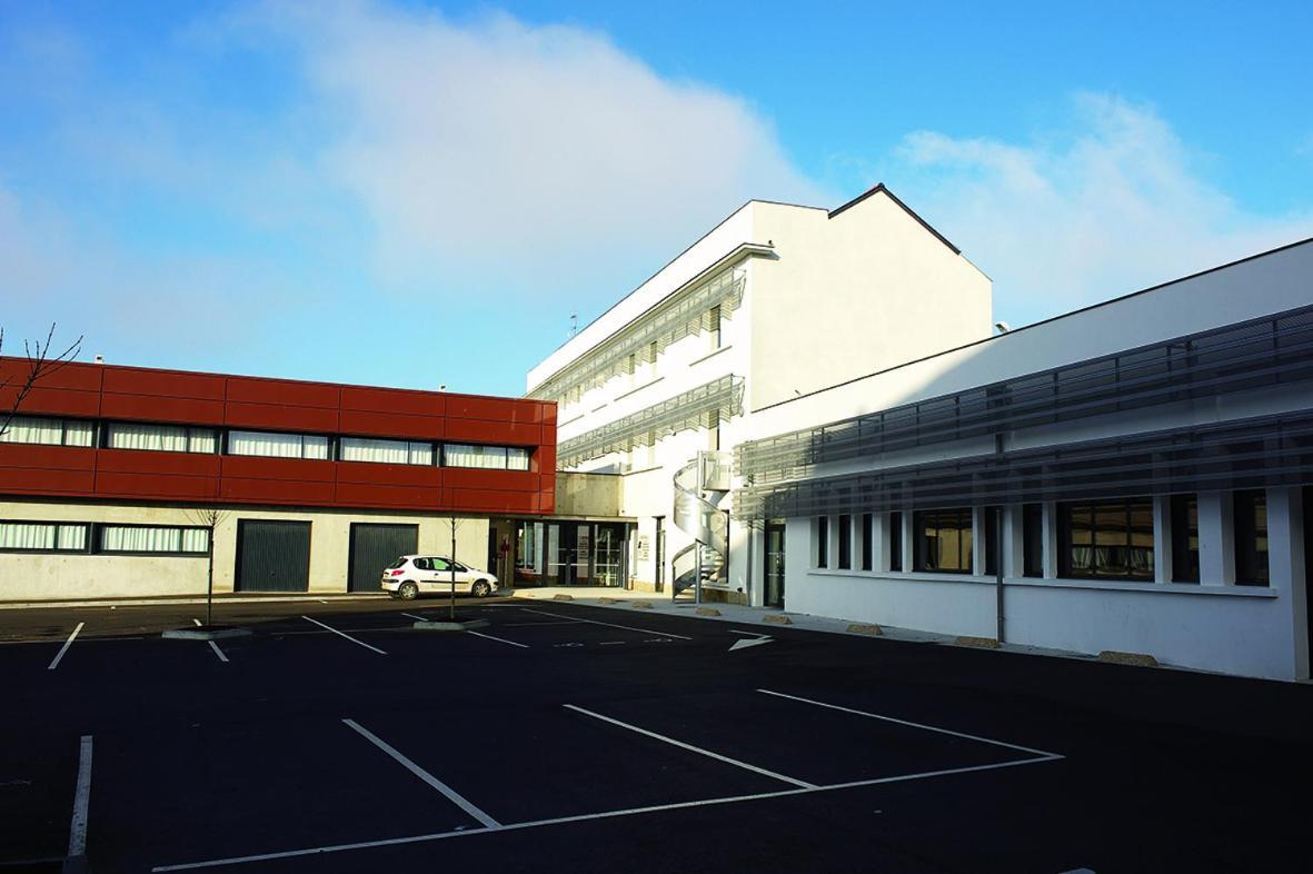 Hotel JF Accueil&Formation à Cholet Extérieur photo